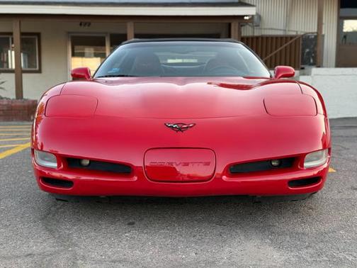 Machine Silver Metallic 2004 Chevrolet Corvette Base