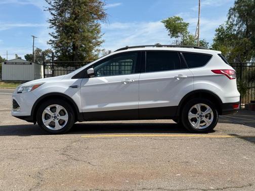 OXFORD WHITE 2014 Ford Escape SE