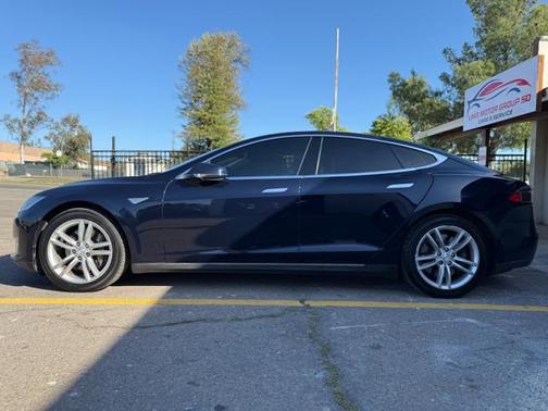 Blue Metallic 2014 Tesla Model S Base