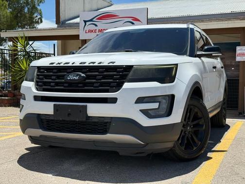 White 2017 Ford Explorer XLT