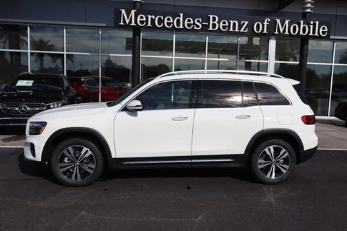 Polar White 2025 Mercedes-Benz GLB 250