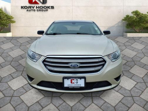 White Gold Metallic 2018 Ford Taurus SE