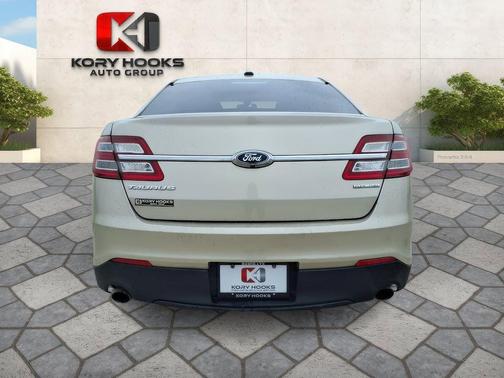 White Gold Metallic 2018 Ford Taurus SE