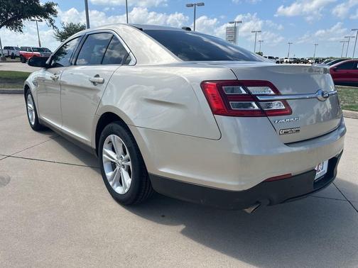 2018 Ford Taurus SE