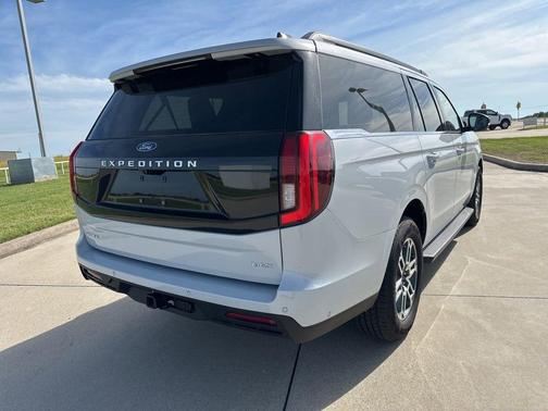 Space Silver 2025 Ford Expedition Max Active