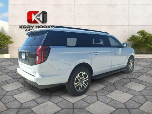 Space Silver 2025 Ford Expedition Max Active