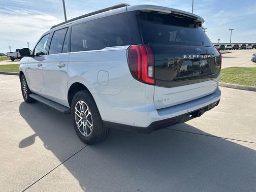 Space Silver 2025 Ford Expedition Max Active