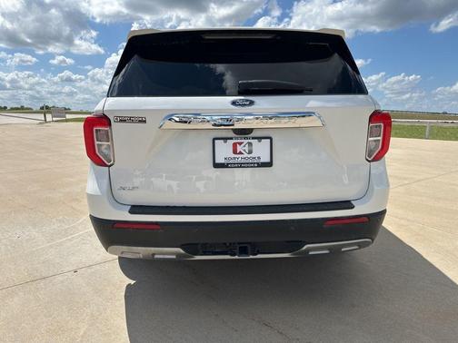 White Metallic 2024 Ford Explorer XLT