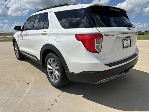 White Metallic 2024 Ford Explorer XLT