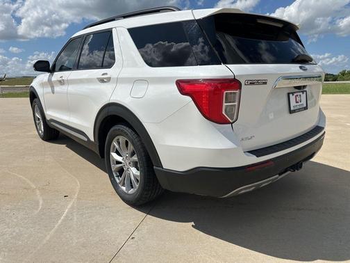 White Metallic 2024 Ford Explorer XLT
