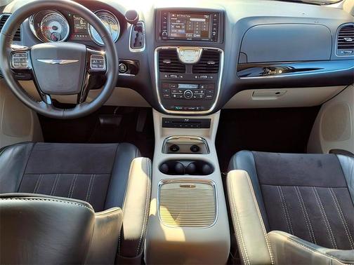 2014 Chrysler Town & Country Touring-L