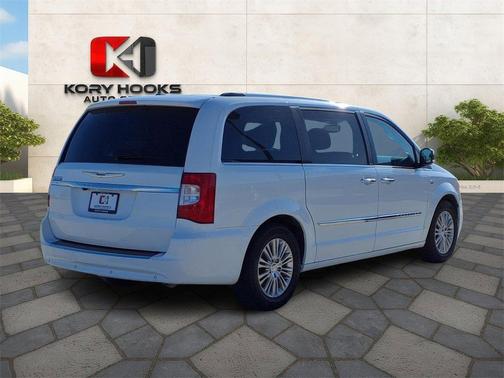 2014 Chrysler Town & Country Touring-L