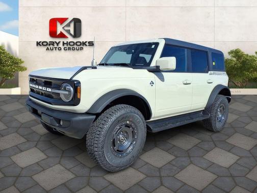 Beige 2025 Ford Bronco Outer Banks