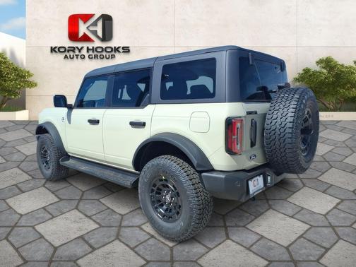 Desert Sand 2026 Ford Bronco Outer Banks