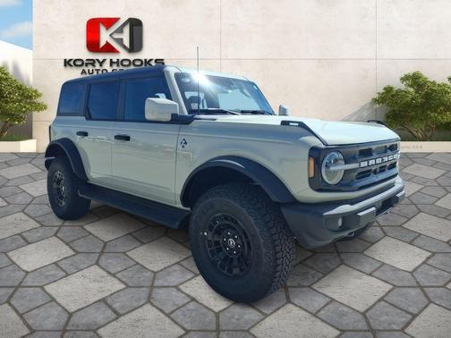 Desert Sand 2026 Ford Bronco Outer Banks