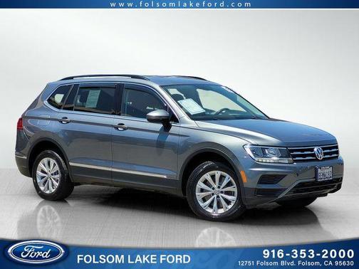 Platinum Gray Metallic 2018 Volkswagen Tiguan 2.0T SE