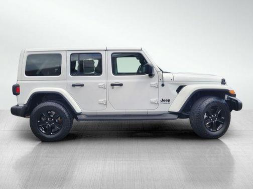 Bright White Clearcoat 2022 Jeep Wrangler Unlimited Sahara Altitude