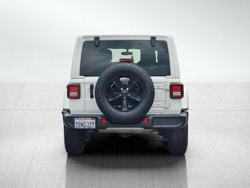 Bright White Clearcoat 2022 Jeep Wrangler Unlimited Sahara Altitude