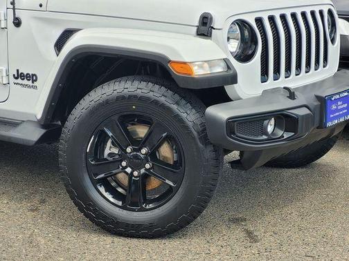 Bright White Clearcoat 2022 Jeep Wrangler Unlimited Sahara Altitude