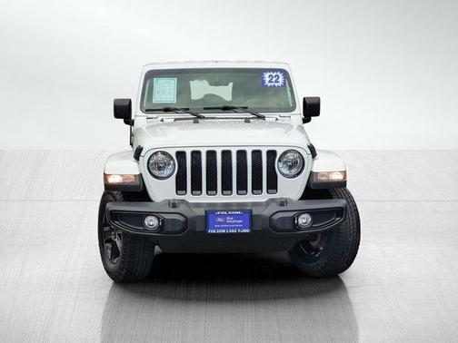 Bright White Clearcoat 2022 Jeep Wrangler Unlimited Sahara Altitude