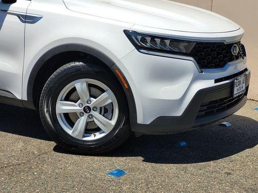White Pearl 2021 Kia Sorento LX
