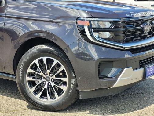 Gray Metallic 2025 Ford Expedition Platinum