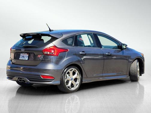 Magnetic 2016 Ford Focus ST Base