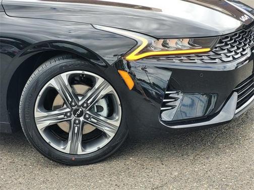 2022 Kia K5 EX