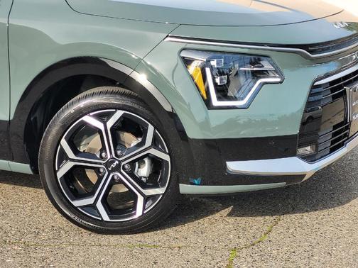 2025 Kia Niro SX Touring