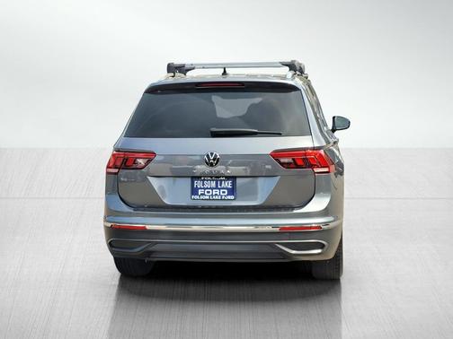 Platinum Gray Metallic 2023 Volkswagen Tiguan 2.0T SE