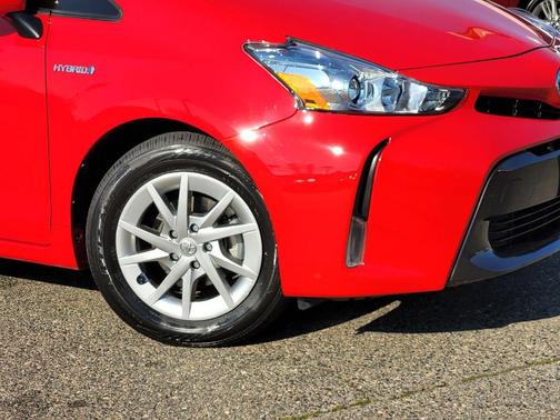 2015 Toyota Prius v Three