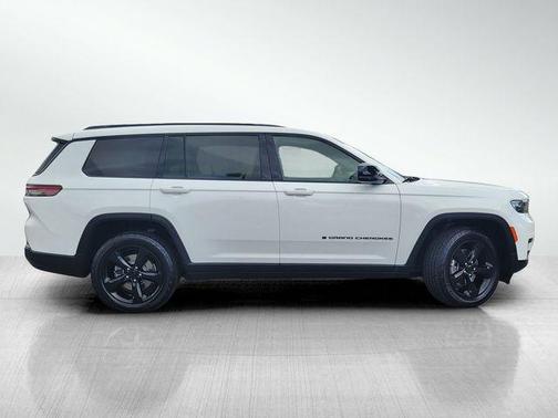 Bright White Clearcoat 2021 Jeep Grand Cherokee L Laredo
