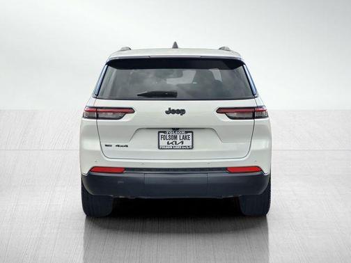 Bright White Clearcoat 2021 Jeep Grand Cherokee L Laredo