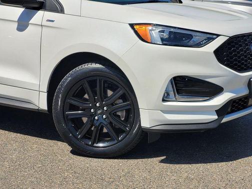 White Metallic 2023 Ford Edge ST Line