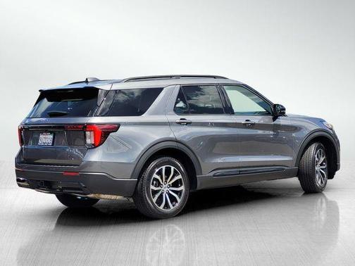 Gray Metallic 2026 Ford Explorer ST-Line