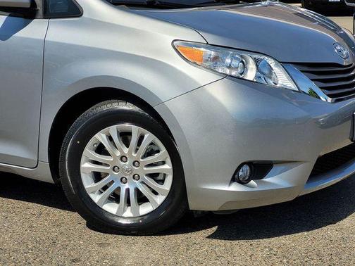 Silver Sky Metallic 2015 Toyota Sienna XLE