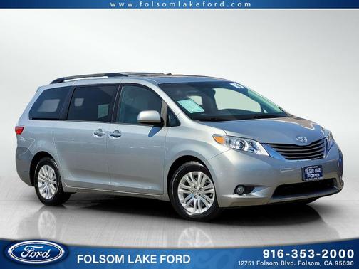Silver Sky Metallic 2015 Toyota Sienna XLE
