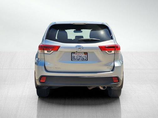 Celestial Silver Metallic 2019 Toyota Highlander LE