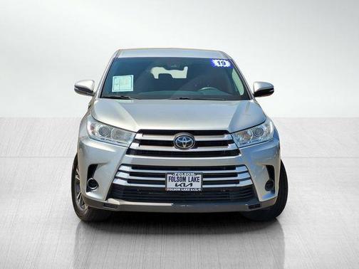 Celestial Silver Metallic 2019 Toyota Highlander LE