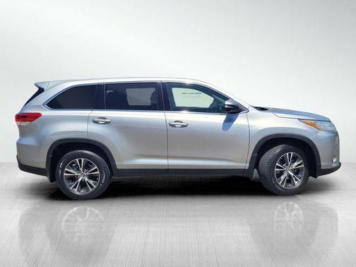Celestial Silver Metallic 2019 Toyota Highlander LE