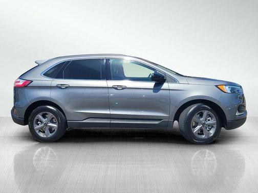 Gray Metallic 2022 Ford Edge SEL