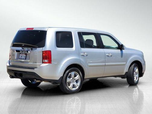 Silver 2014 Honda Pilot EX