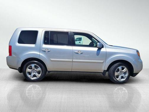 Silver 2014 Honda Pilot EX