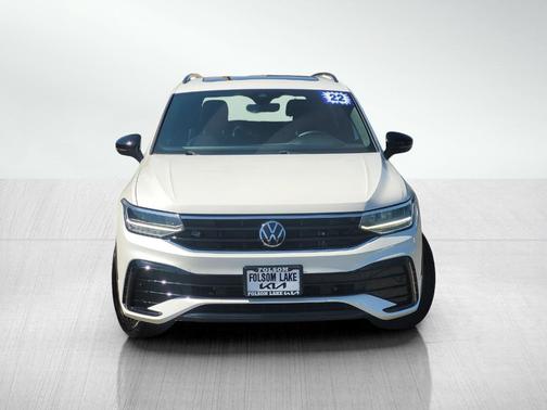 Oryx White Pearl Effect 2022 Volkswagen Tiguan 2.0T SE R-Line Black