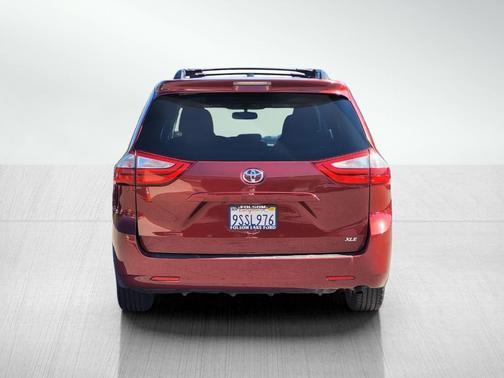 2017 Toyota Sienna XLE