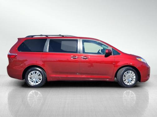 2017 Toyota Sienna XLE