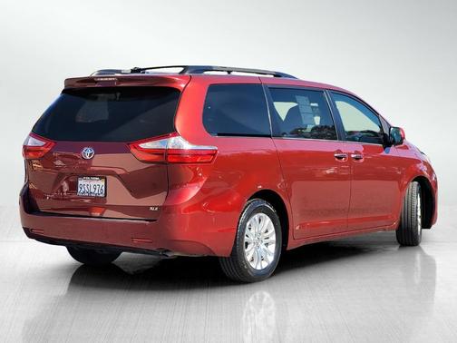 2017 Toyota Sienna XLE