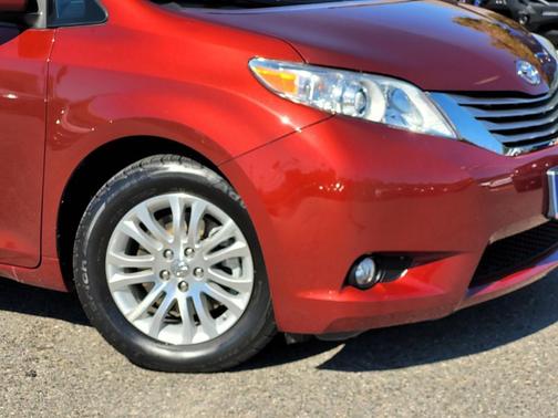 2017 Toyota Sienna XLE