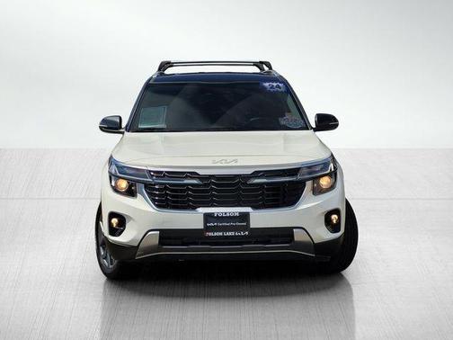 Clear White / Black Roof 2024 Kia Seltos S