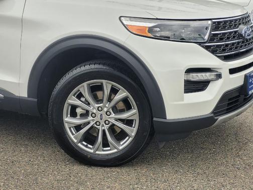 White Metallic 2023 Ford Explorer XLT